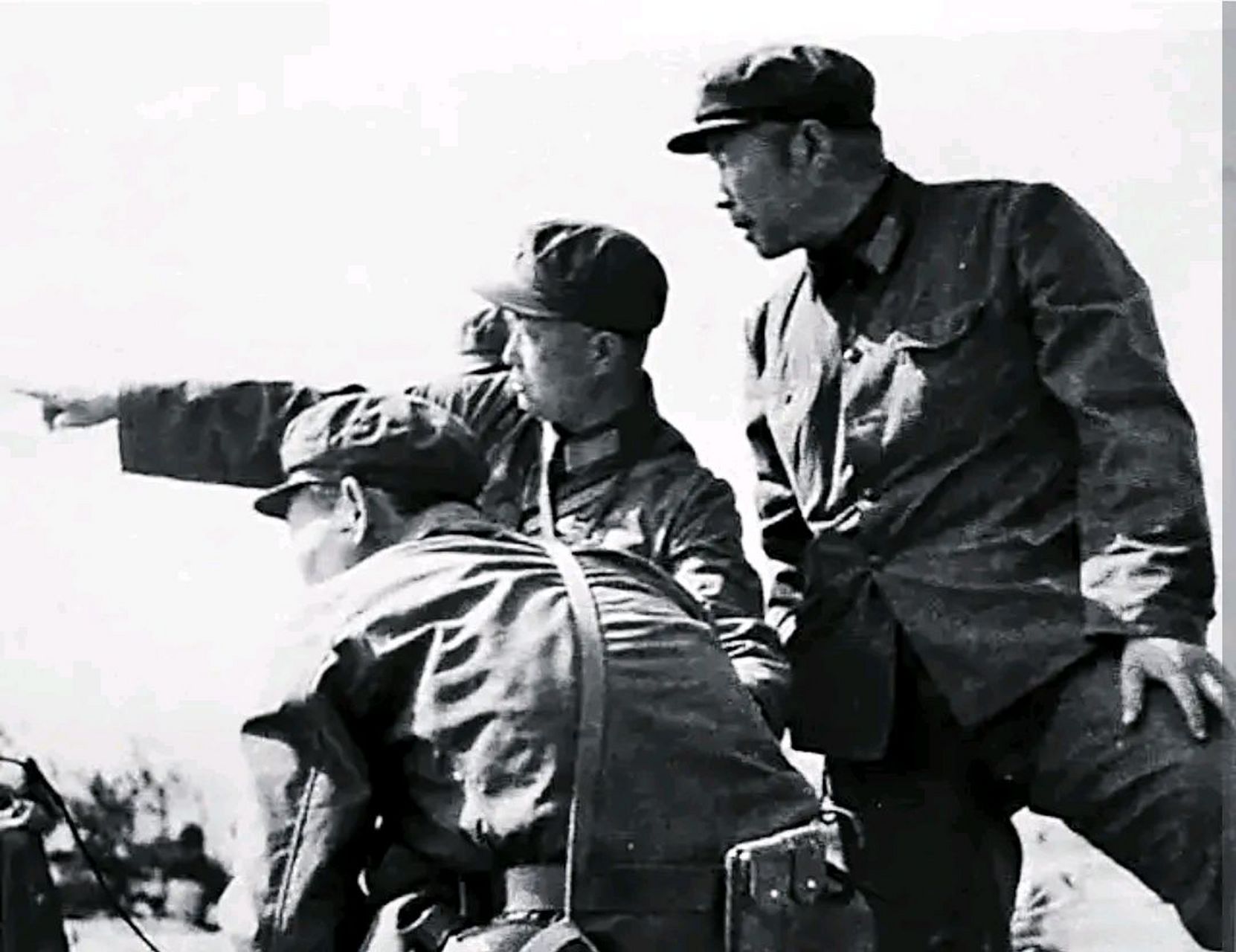 1979年2月,正在前线指挥作战的160师师长张志信,得知自己的儿子在执行