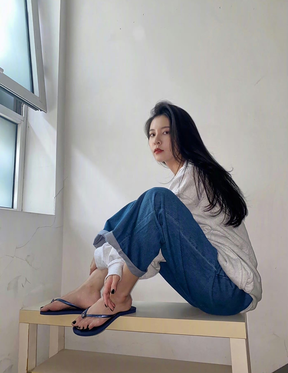 宋妍霏 人字拖美jio丫[爱你][爱你] 676767#宋妍霏