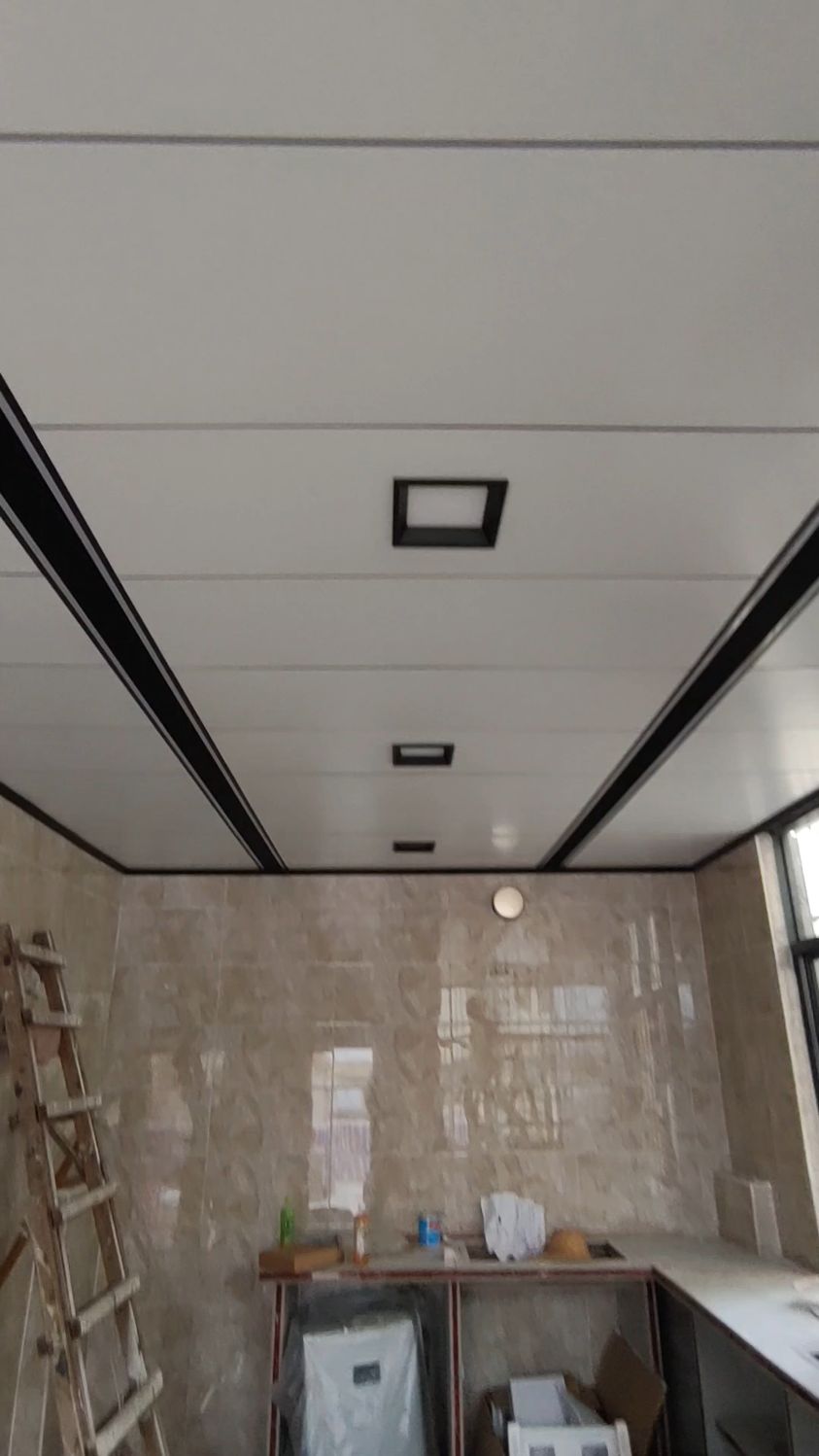 海口铝扣板大板集成吊顶格栅灯线形灯效果-度小视