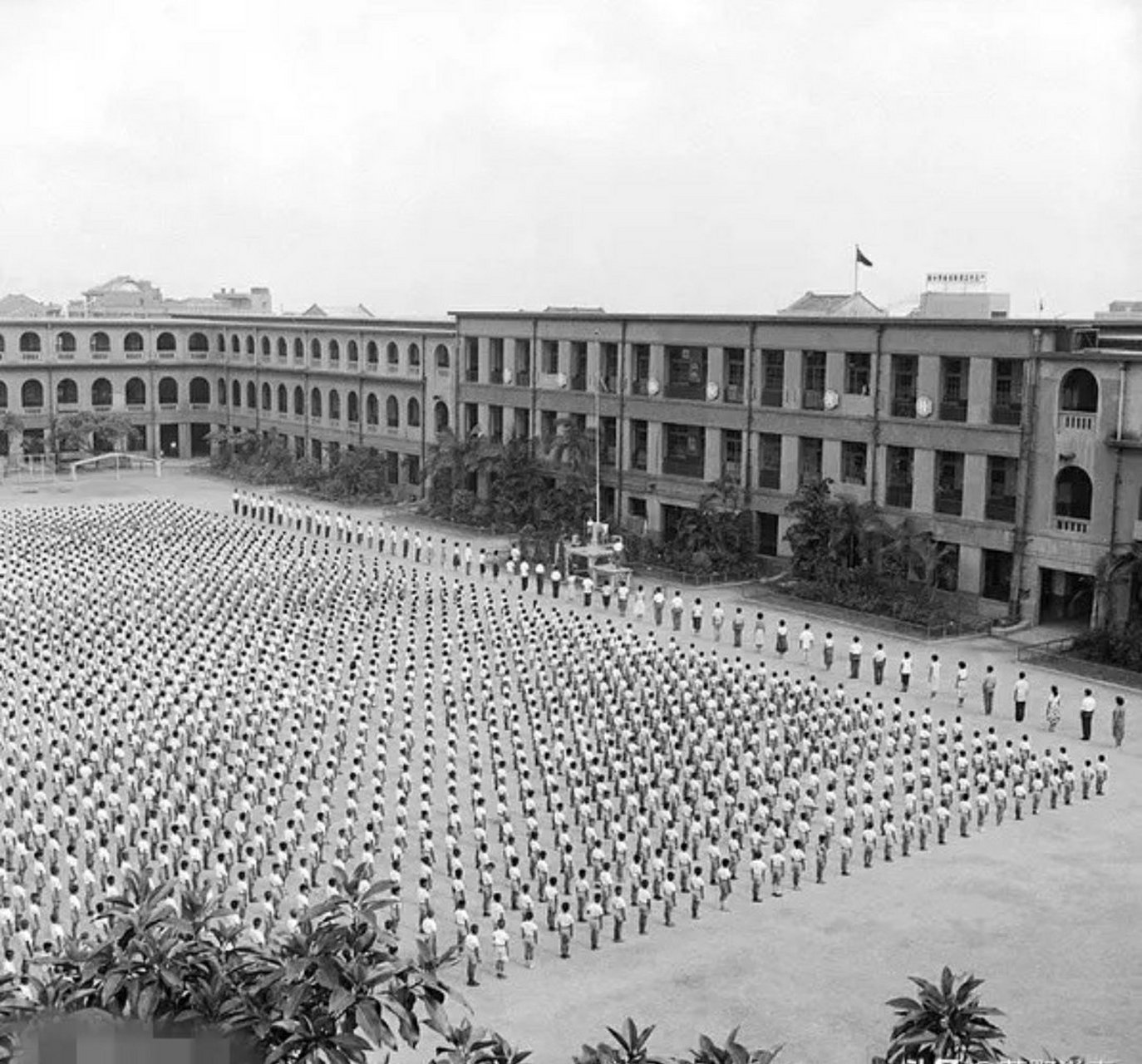 1961年,台北市万华区老松国民小学的升旗典礼.