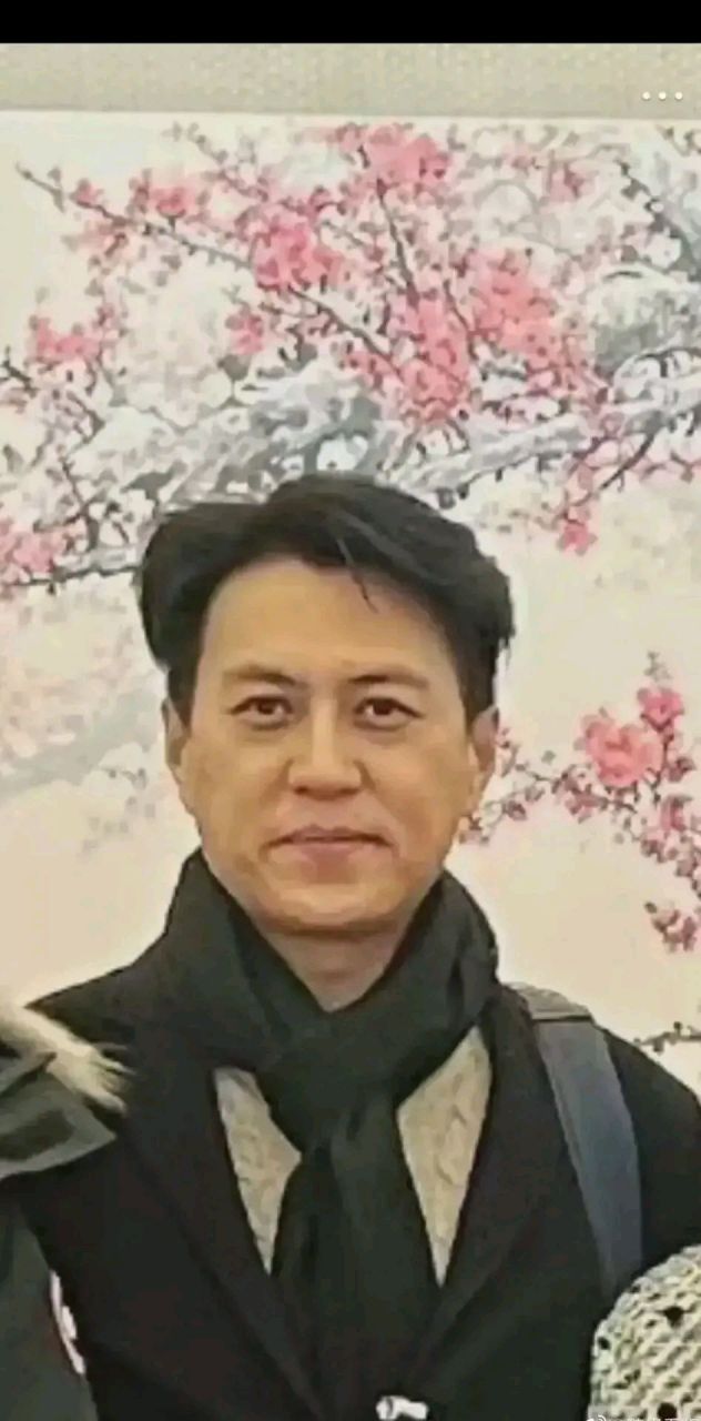 靳东素颜照被曝光 ,离开美颜滤镜的靳东让很多中年大姐大呼:心都碎了!