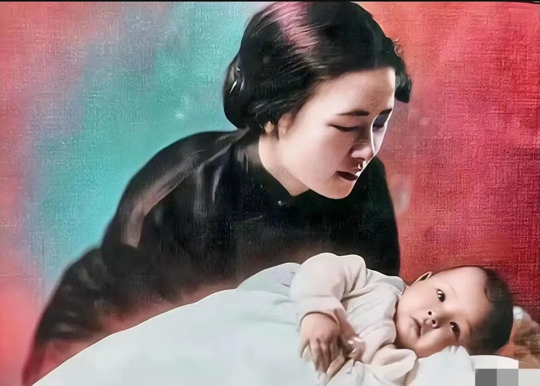 林徽因抱着刚满月的儿子,不止眉目如画,身上还充满着