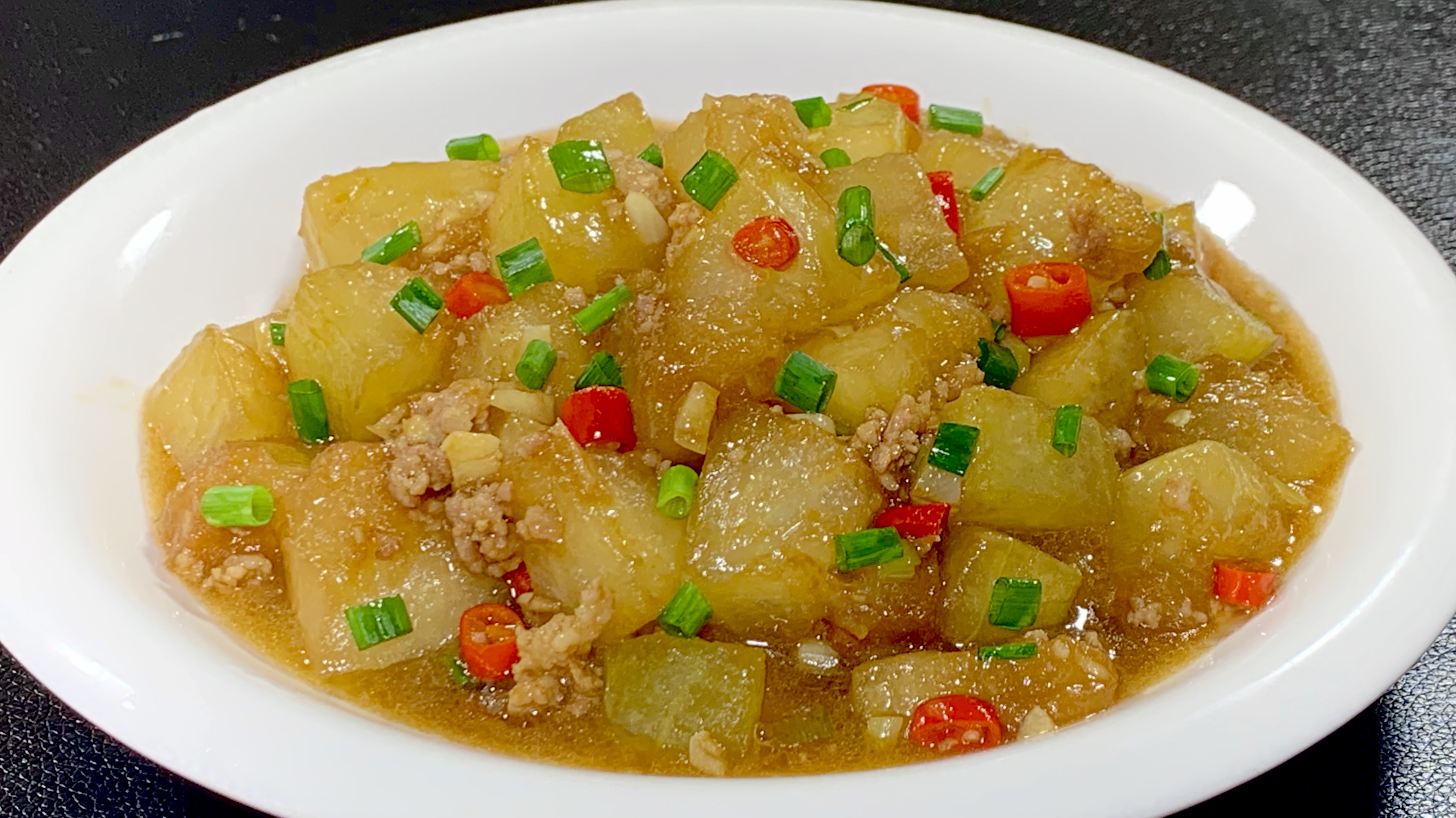 红烧冬瓜过油还是焯水,厨师长分享正确做法,软烂入味,营养美味