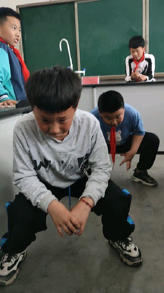 挑战马步60秒,完成后出去玩耍,可不是体罚学生!