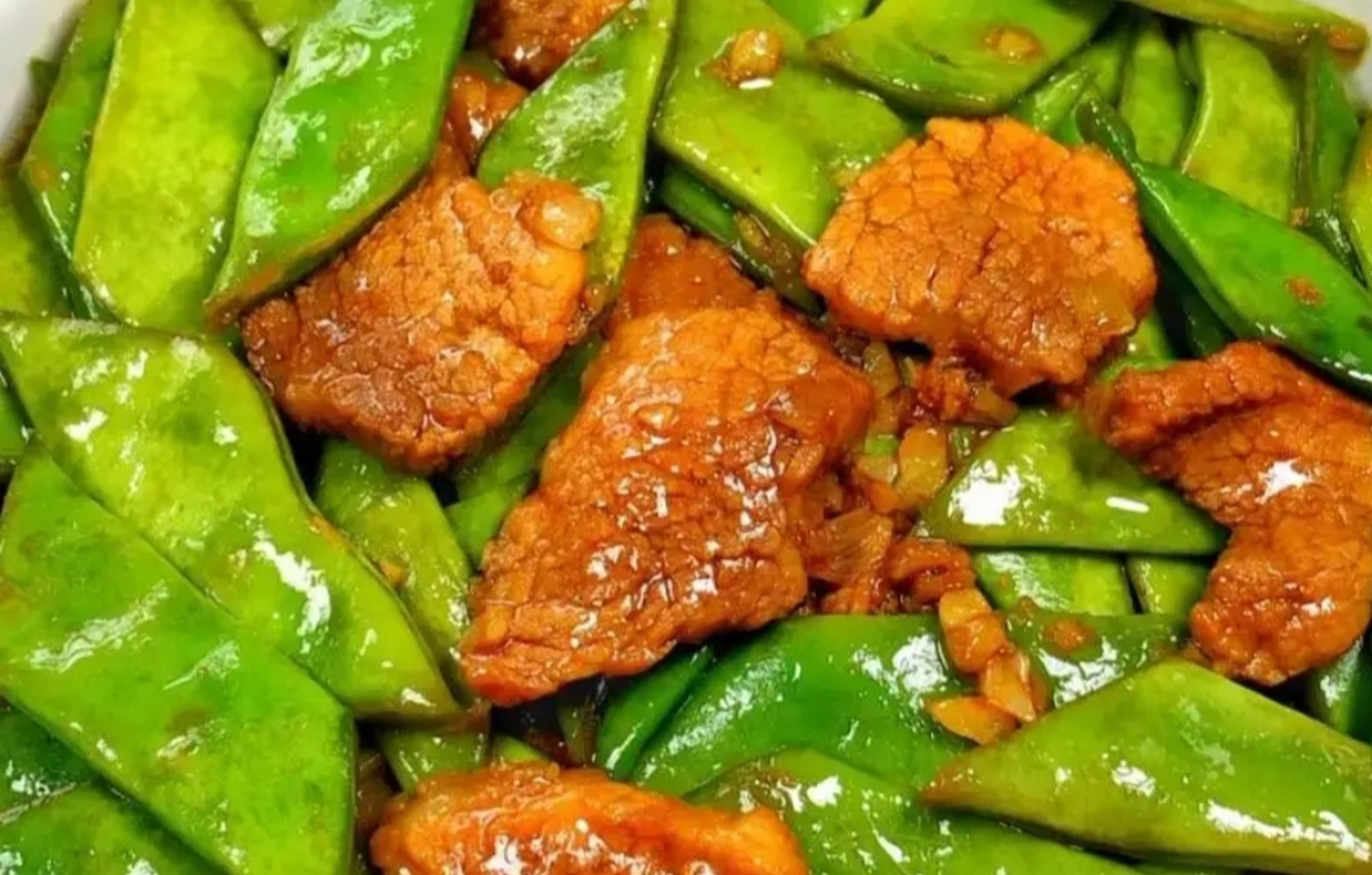 我的美食分享#   扁豆炒肉片 准备食材:扁豆,瘦肉,蒜末.