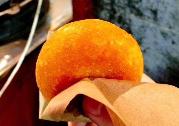 来到西安旅游一定要试试这里的特色美食——水晶柿饼