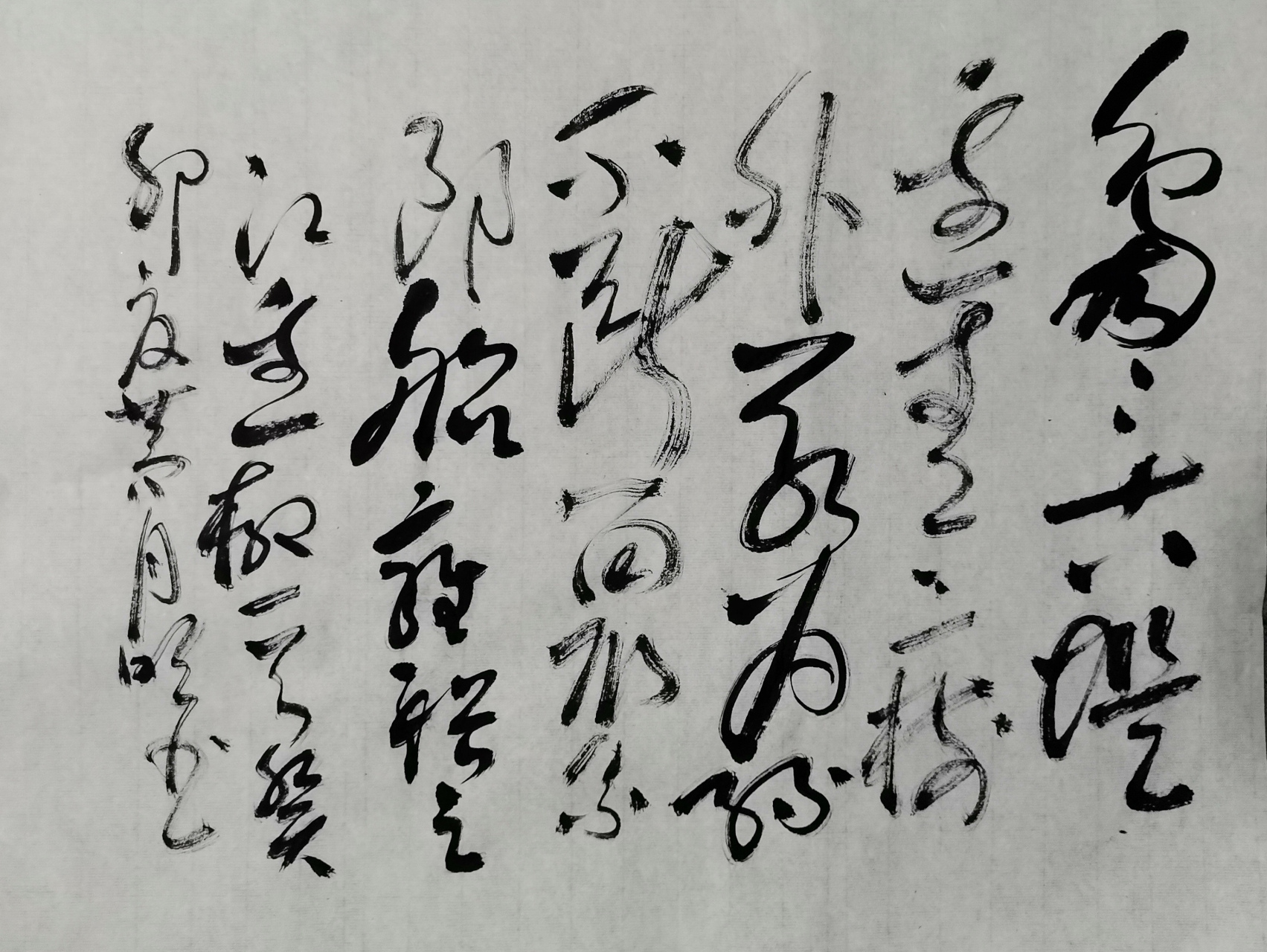 湖南00后男孩小胖,十九岁,皮肤黝黑,烈日下赤膊爬在