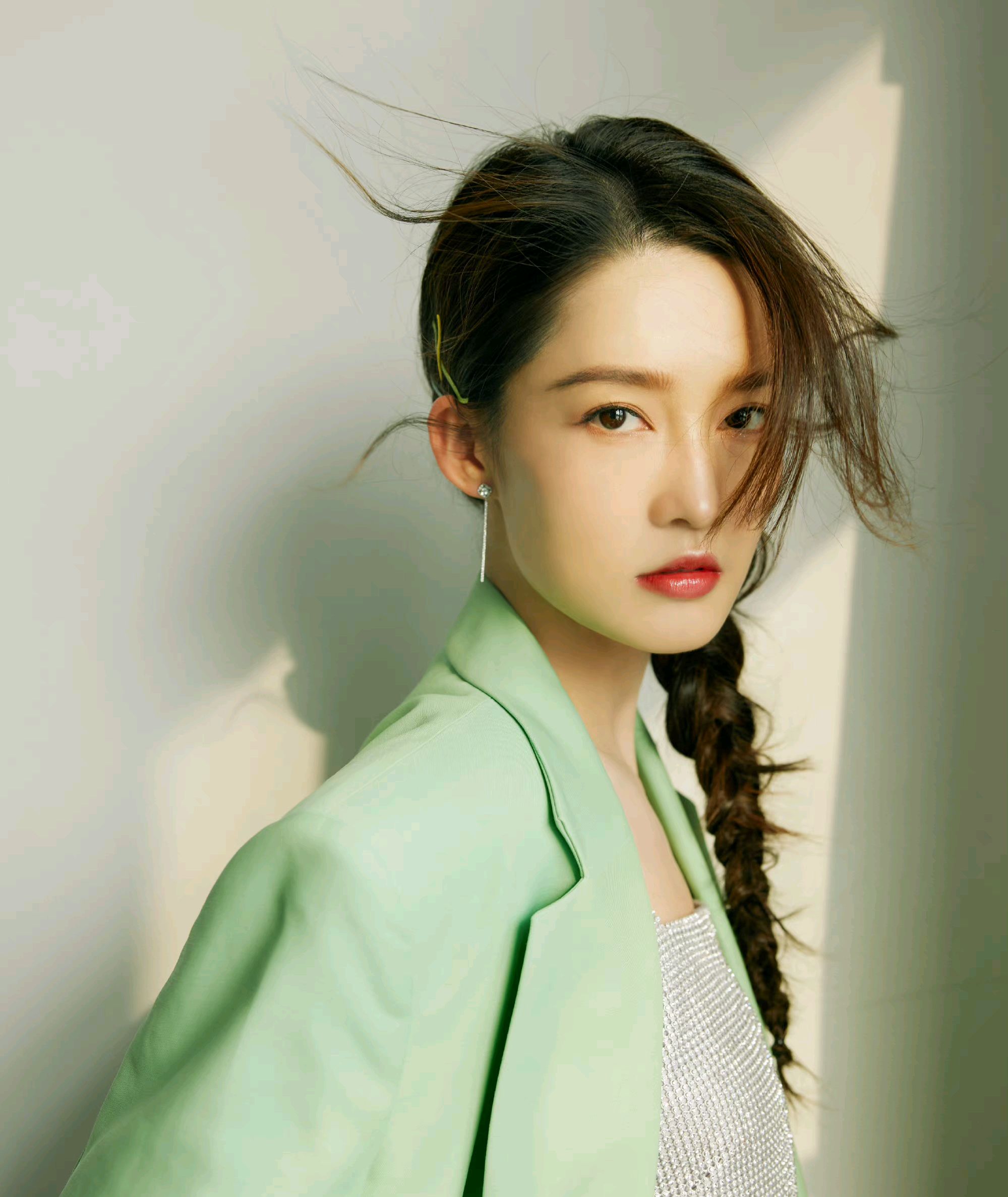 时尚大气的李沁