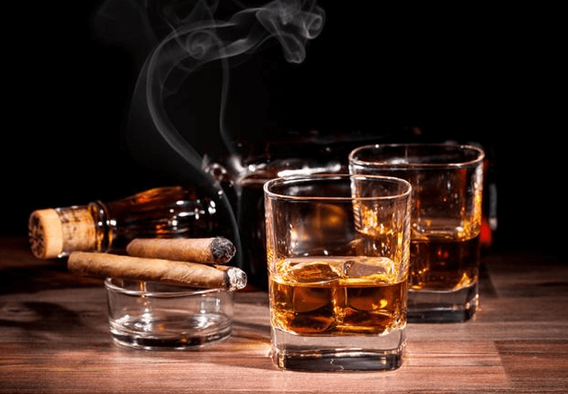 男子每天抽烟百根,啤酒当水喝,最终患上多种癌症  我们都知道,吸烟和