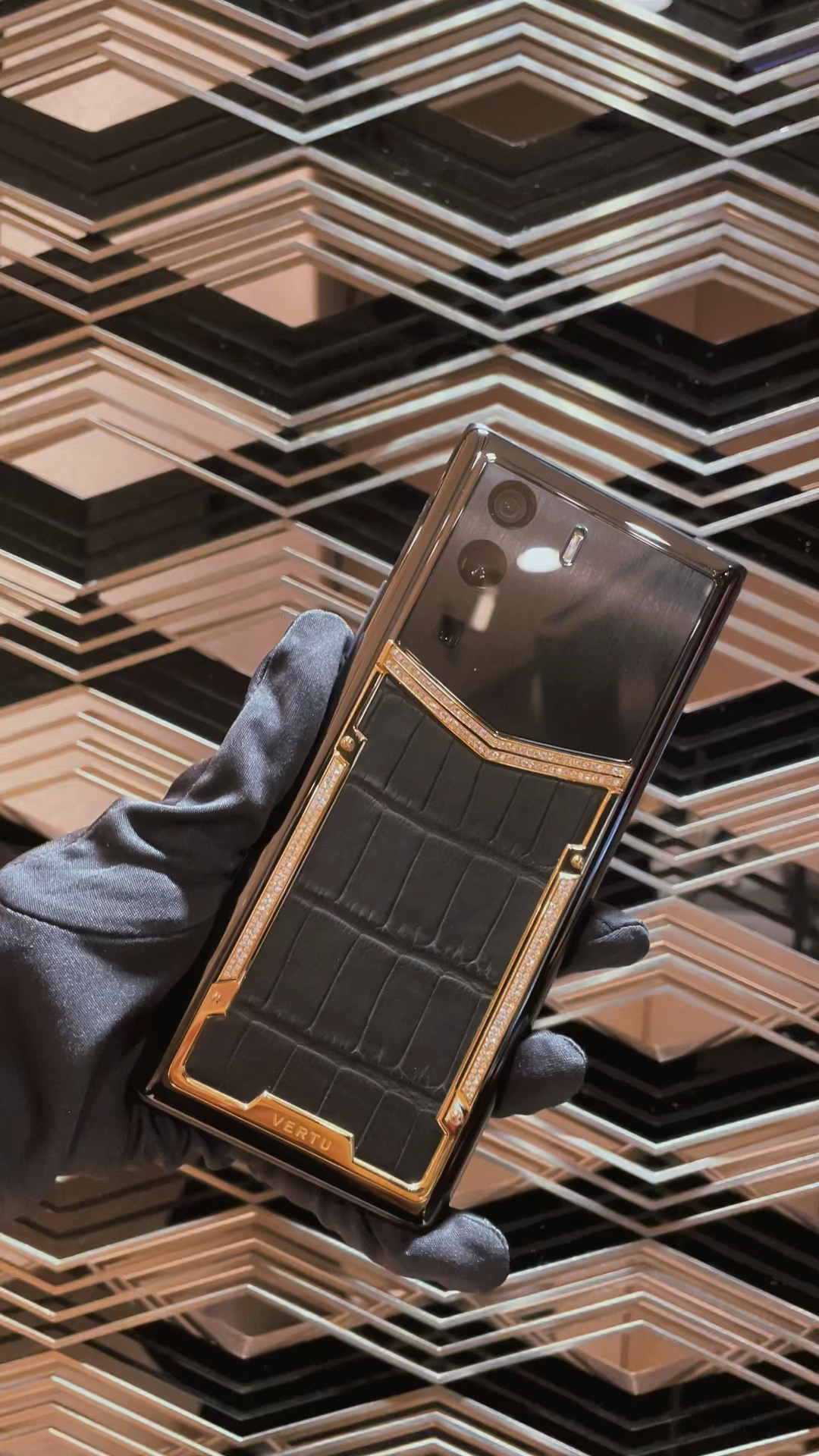vertu新品5g metavertu黄金满钻蓝宝石黑色鳄鱼皮-度小视