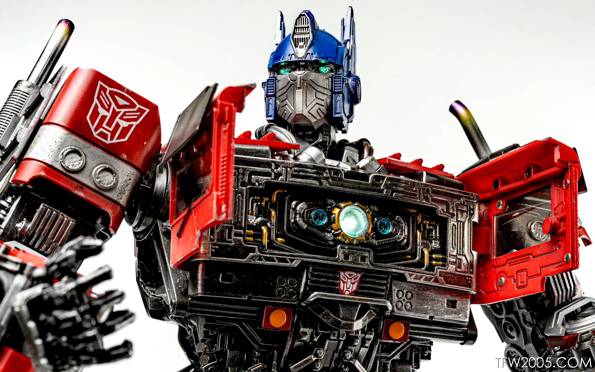 模型欣赏:乐森《变形金刚:超能勇士崛起》擎天柱实物展示