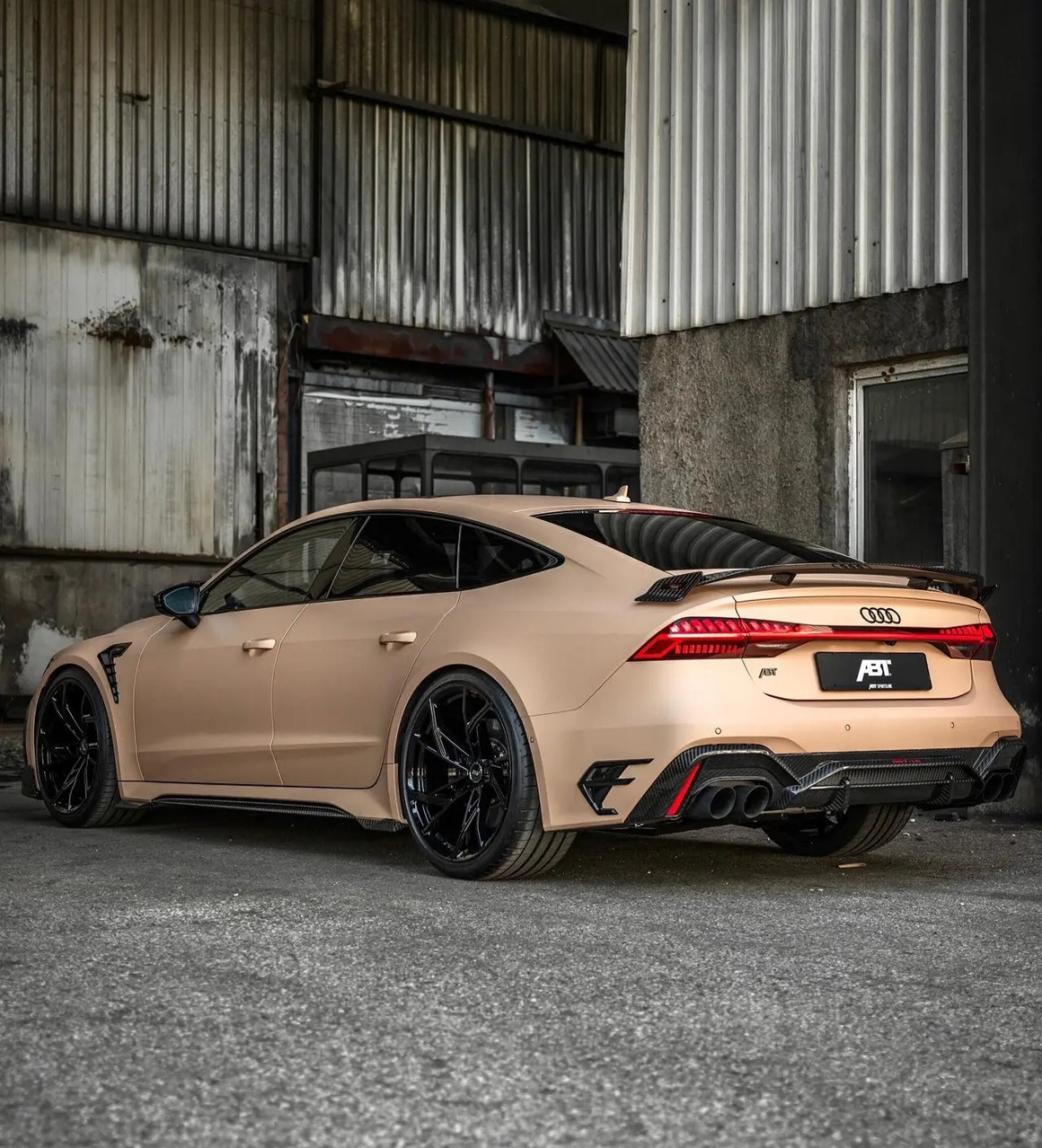 西装暴徒-奥迪rs6  大家感觉怎么样