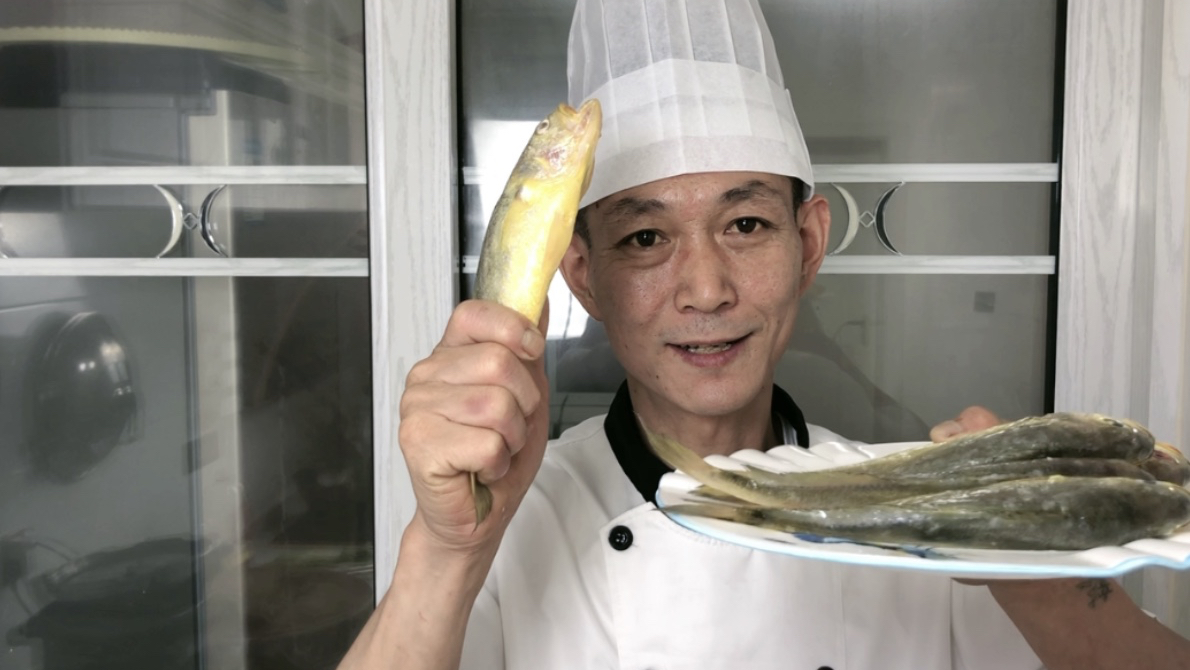 胶东大厨分享“酱焖黄花鱼”的做法,详细易学美味,果断收藏了