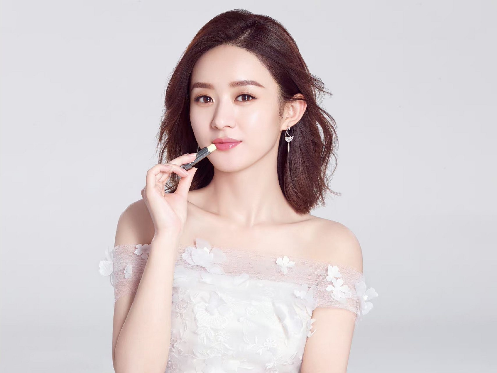 赵丽颖# 甜美可爱的美少女,肤白貌美的容颜,清纯妩媚的眼神,风姿绰约