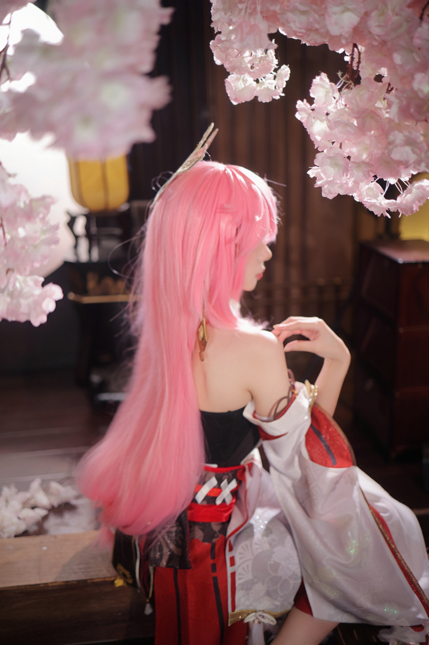 不屑的眼神,心像海底针.八重的手势,映入脑海,拔不出来!