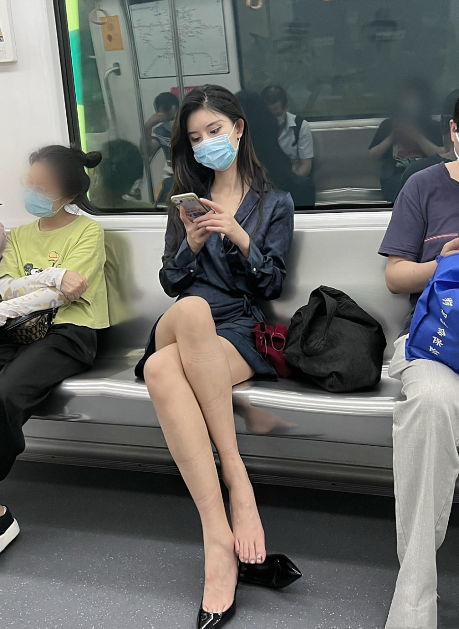 看看我的小脚丫#美腿丝袜高跟鞋# #黑丝高跟