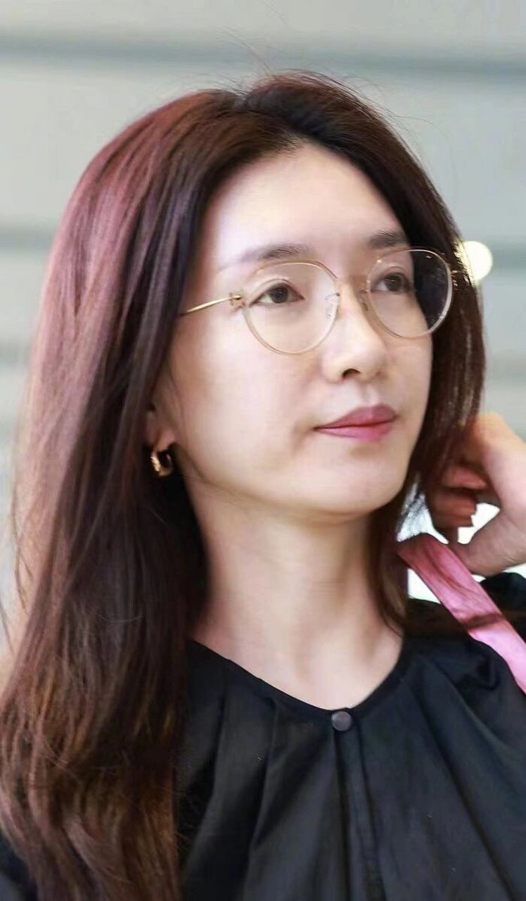 原来明星戴眼镜也这么影响颜值啊  说来话长.