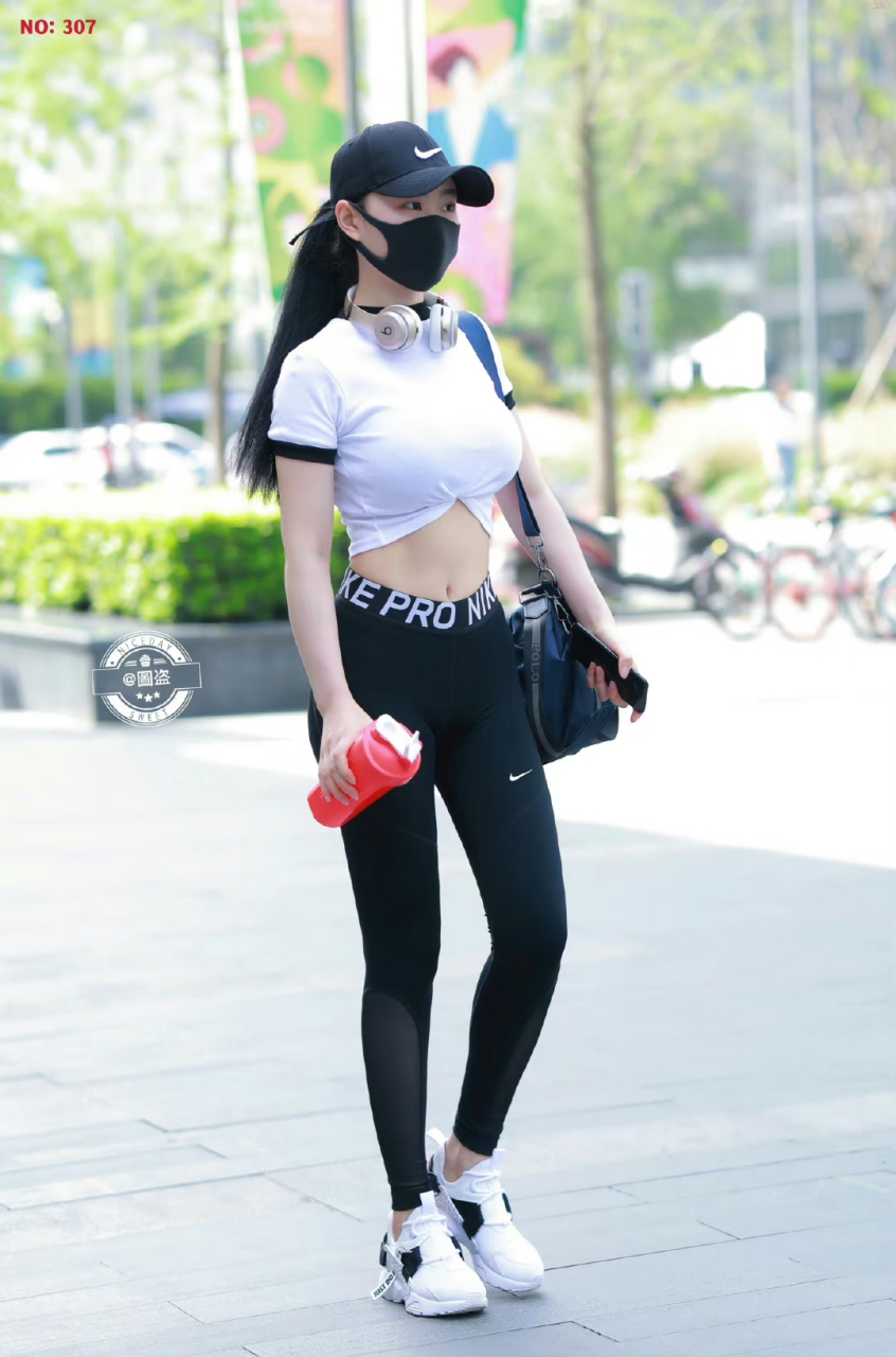 活力四射的健身达人大美妞儿#时尚街拍