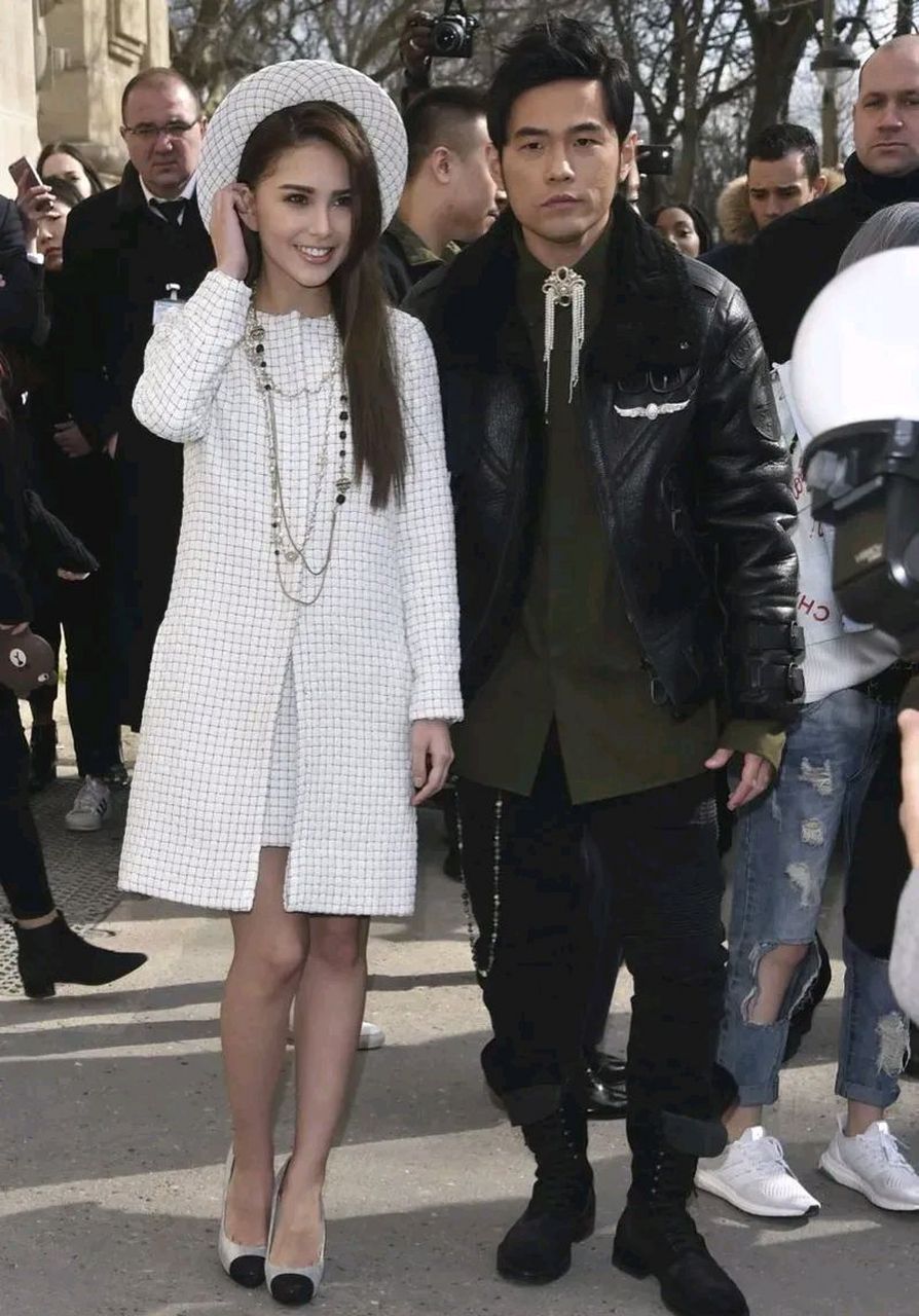 周杰伦和吴佩珊恋爱,忍不住和吴佩珊有了第一次.