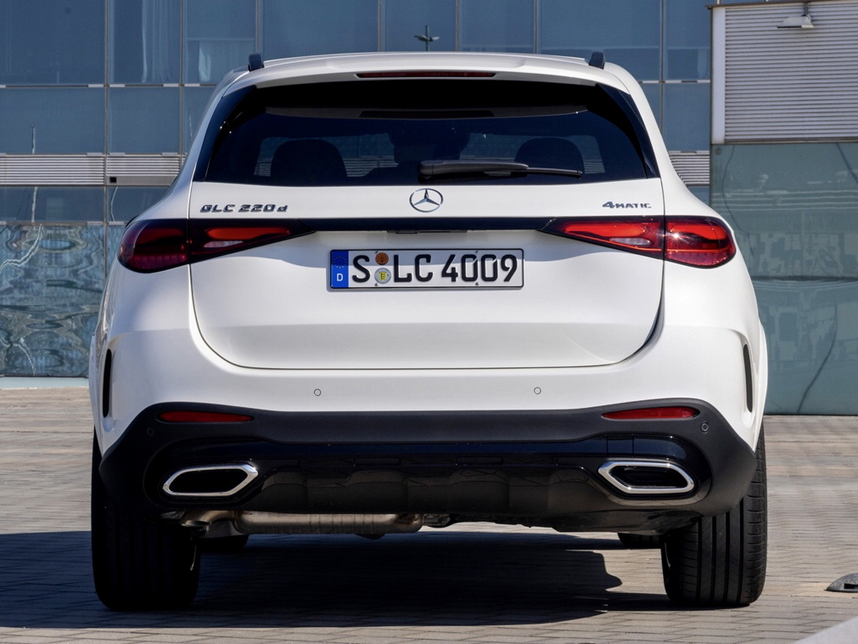 新款进口奔驰glc220d,神气的侧身,大气的前脸,犀利的后尾灯