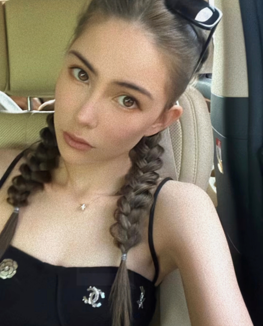 昆凌的自拍照,眼睛真的好大好漂亮呀![嘻嘻][嘻嘻]