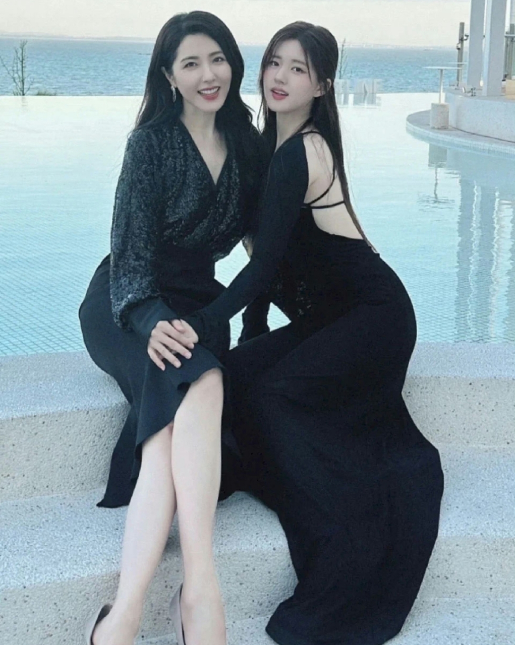 曾黎与赵露思同框,一个优雅大气,一个年轻貌美,贵妇与千金既视感!