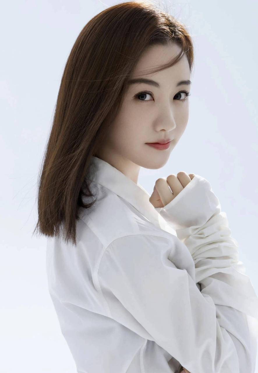 杨蓉是一位非常低调的佛系女孩,但她的实力确实不可小虚.