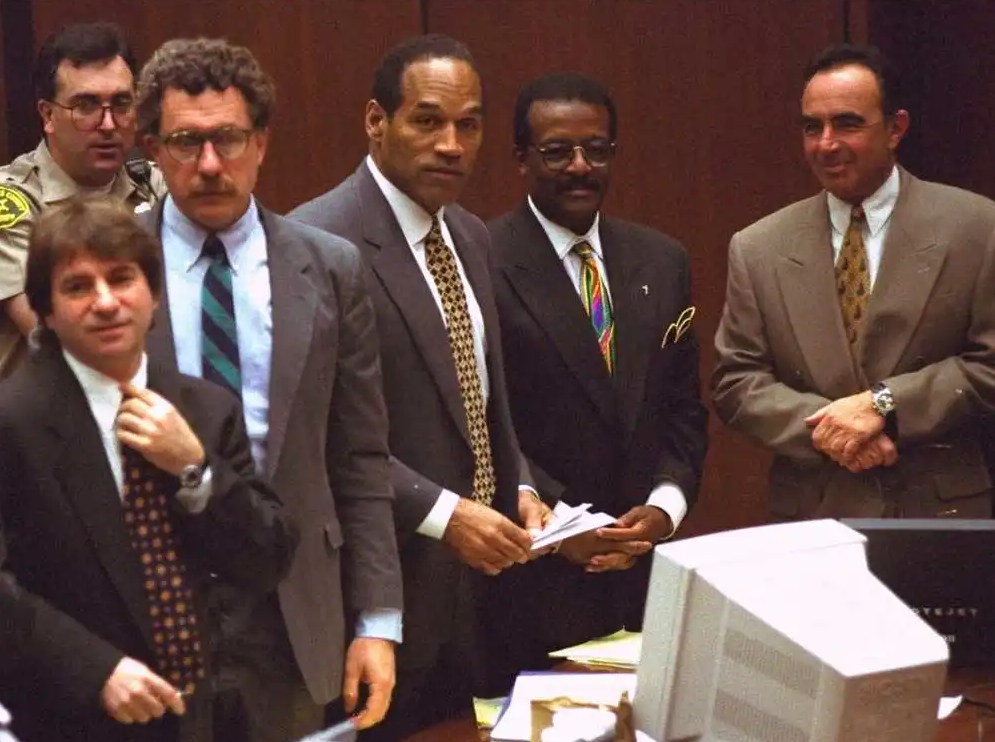 回顾靠美国警察的愚蠢脱罪数十年后有人说出了辛普森案的真相