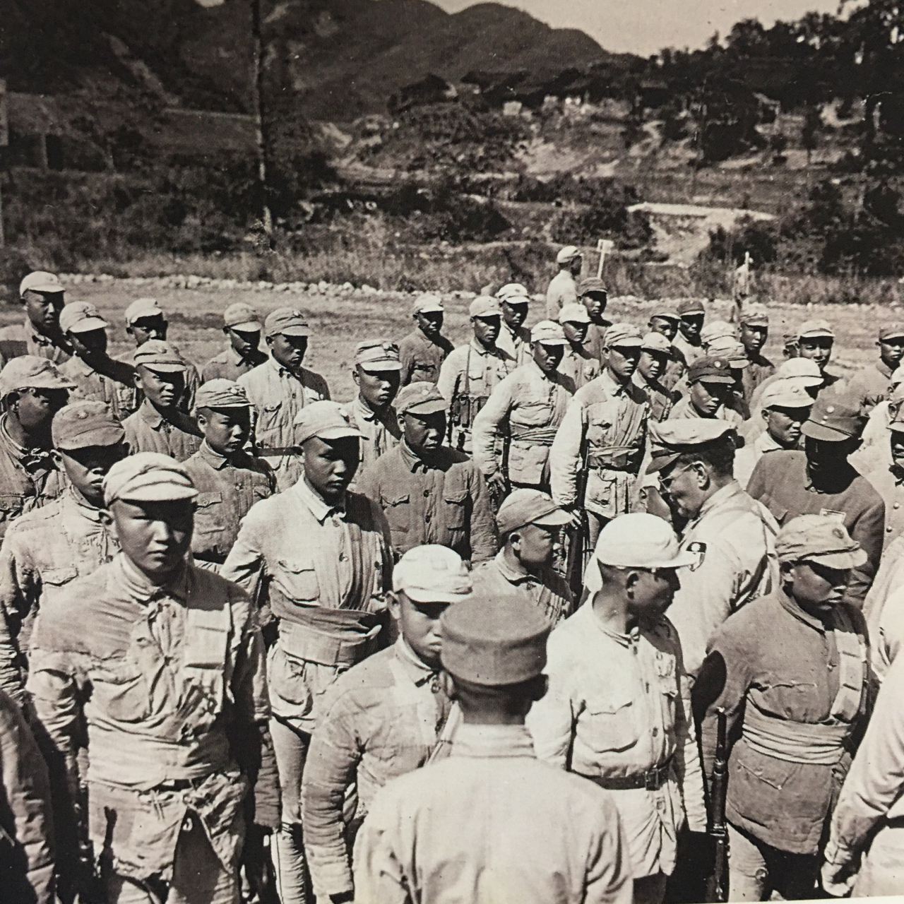 中国远征军抗战历史影像 1945年5月17日,美军在华作战司令部司令