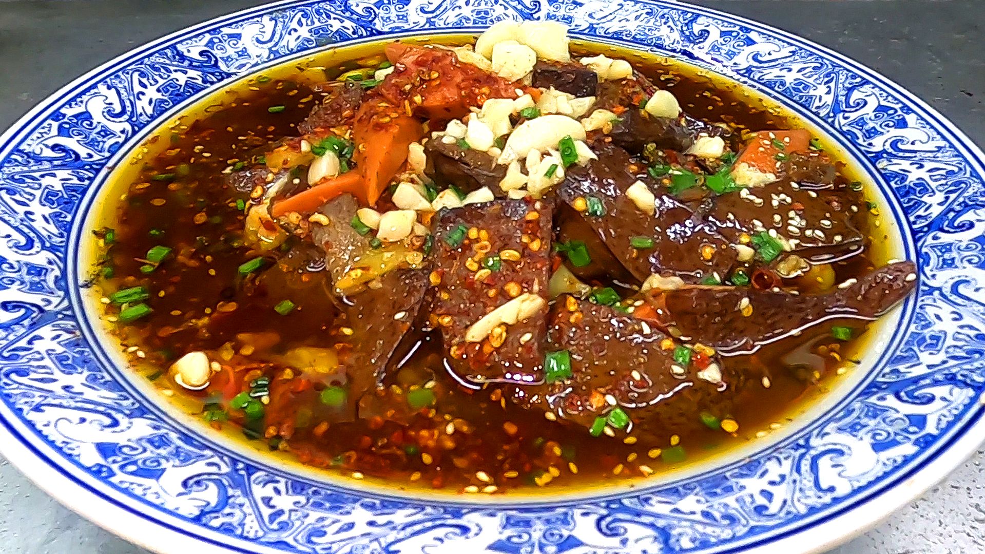 川菜大厨每月7500,做水煮毛血旺,每天日销50份,客人吃了都说好