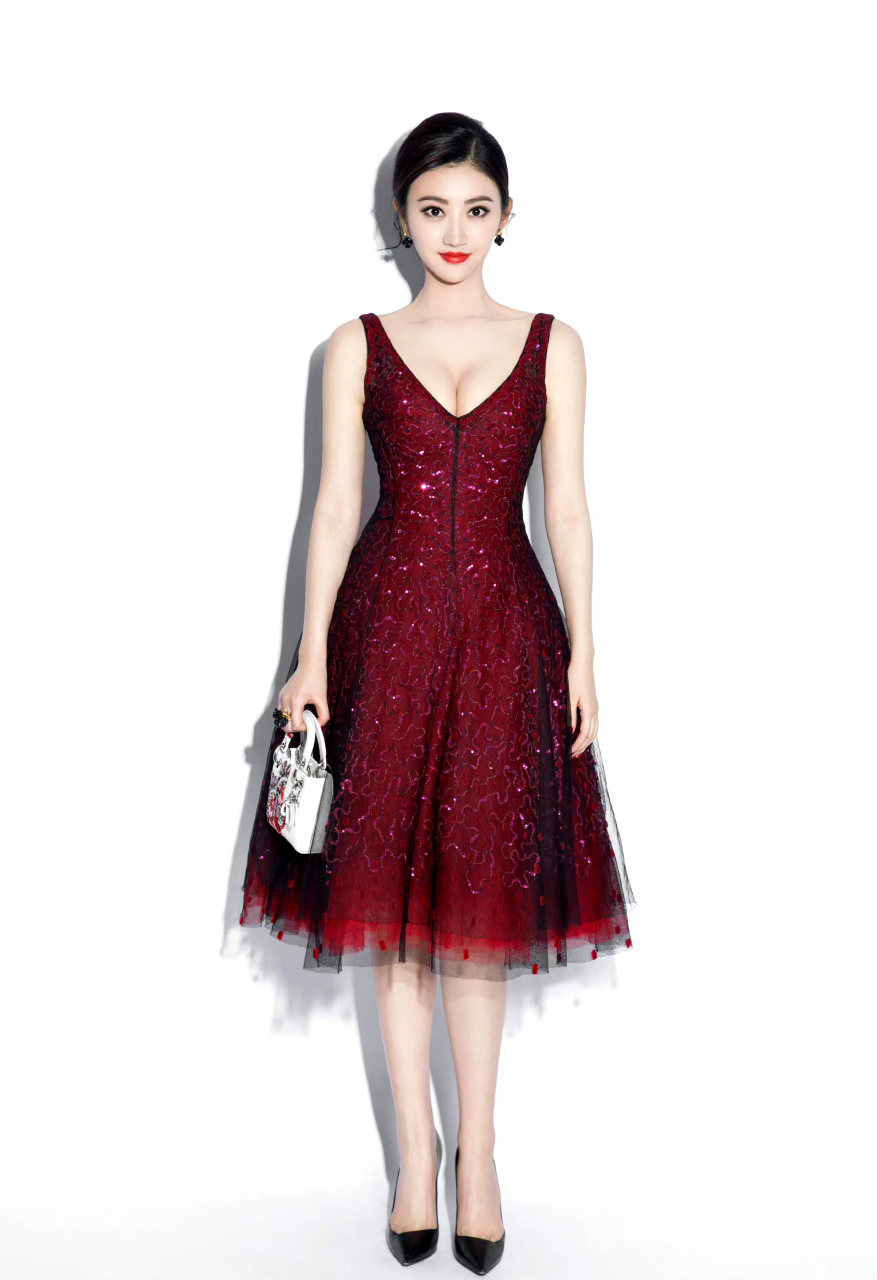 图是景甜出席迪奥活动好几年了,到现在也没咋变过 67