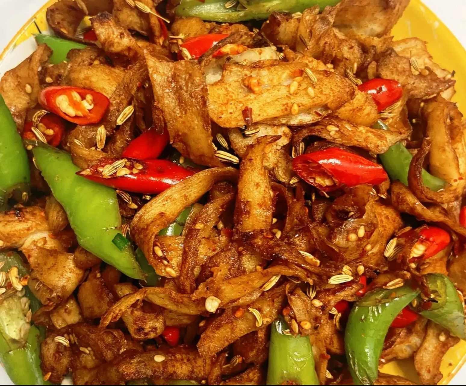 我的美食分享#  香辣炒面筋  食材:面筋,青红椒  做法: 1,首先调街