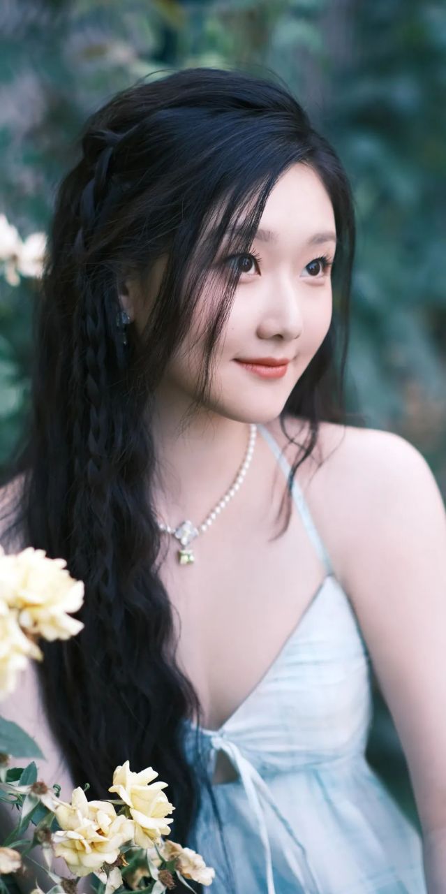 满满夏日氛围感. #明星动态# #明星穿搭# #袁雨萱