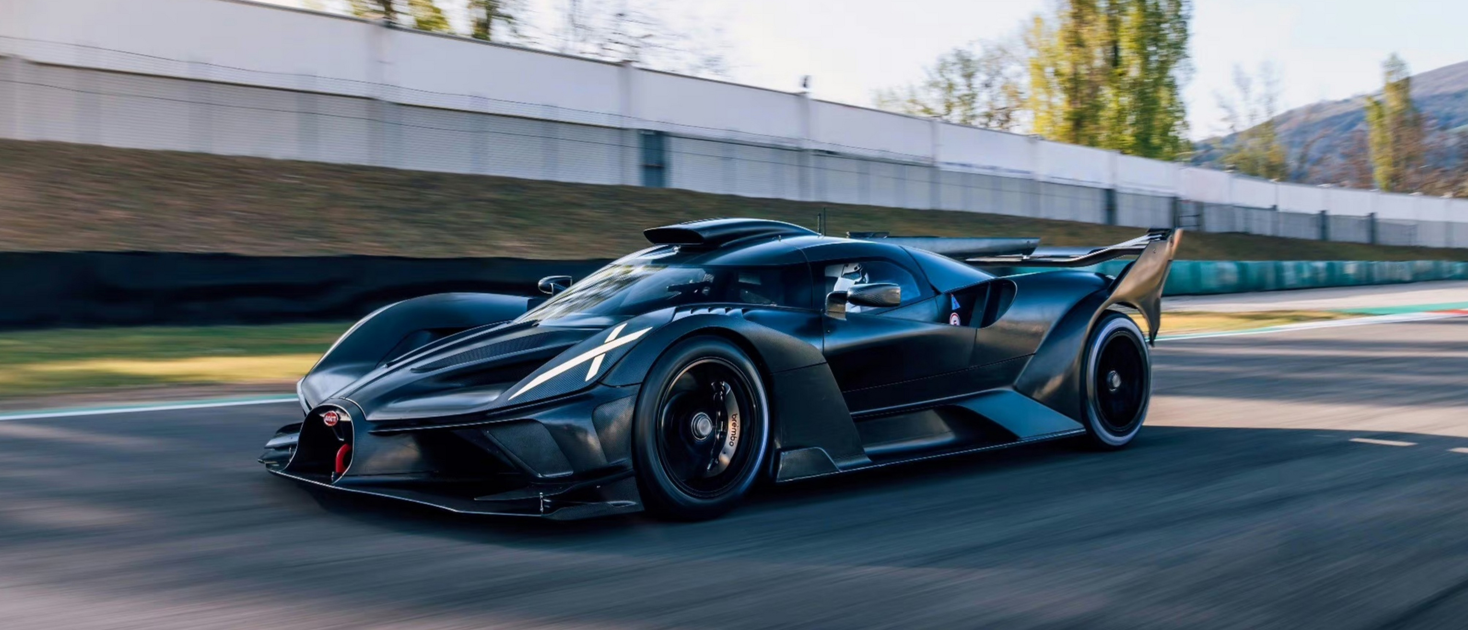 日前,布加迪正式发布了旗下全新超跑"bolide"的量产