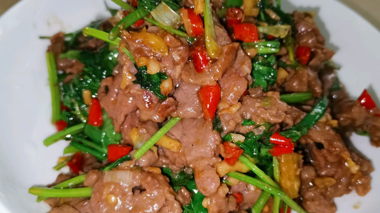 湘菜经典小炒牛肉,香辣爽口,牛肉鲜嫩爽滑,做对一步牛肉超嫩