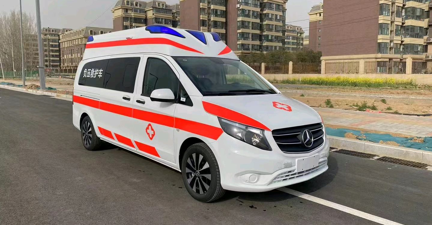 上海救护车护送湖北十堰病人