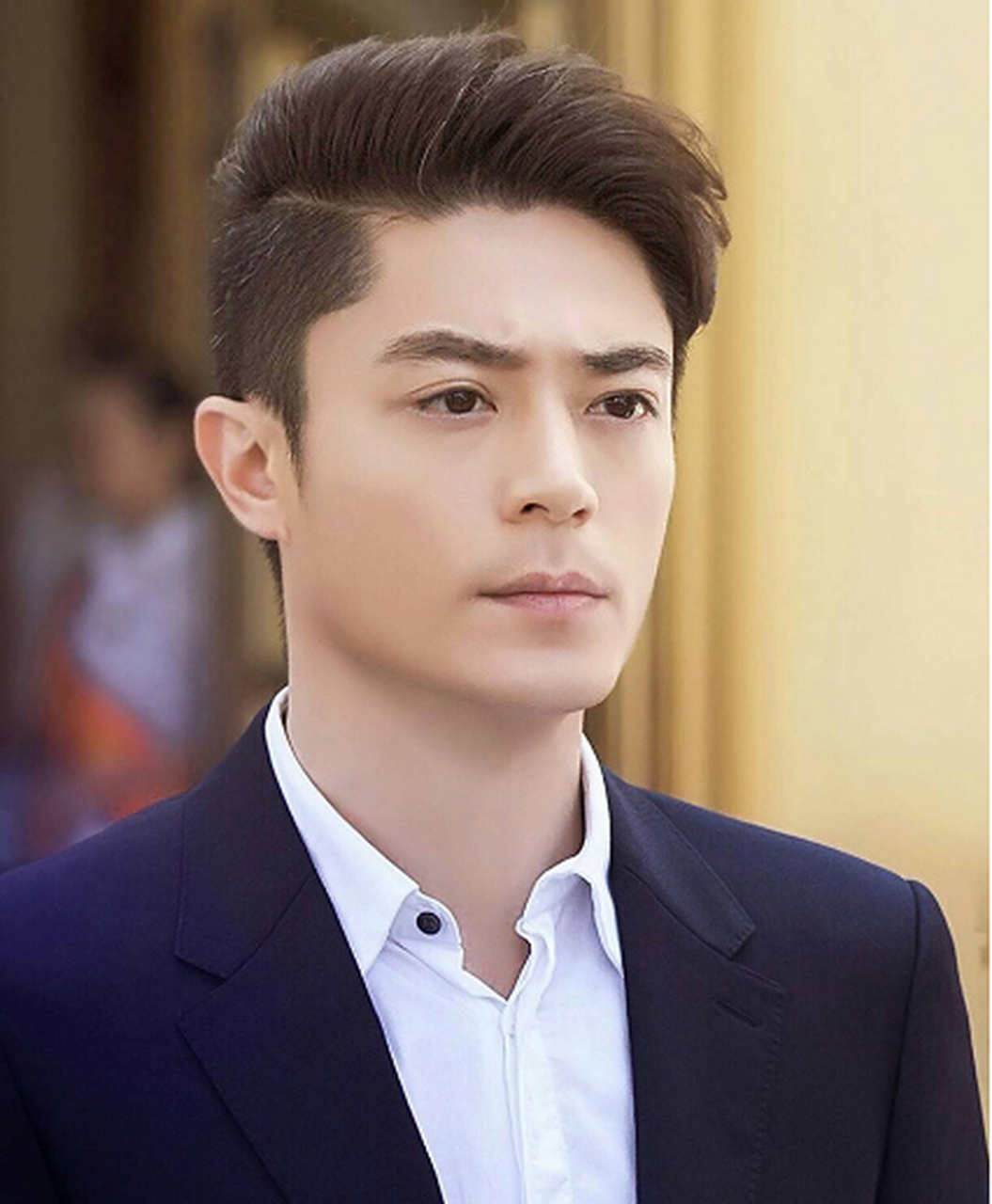 关晓彤,她和她的造型师关系很铁,其实也是知道怎么做好造型的,现在