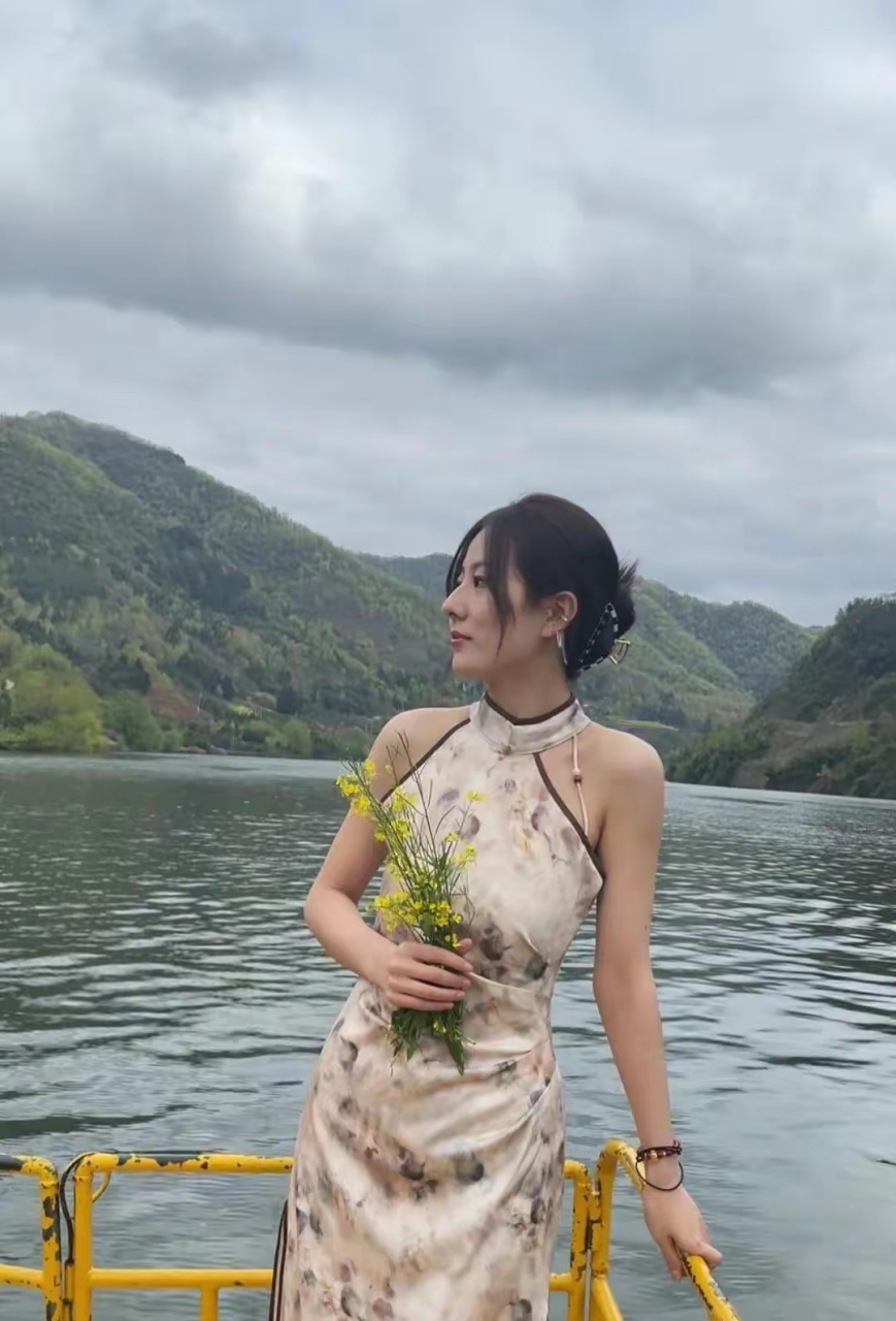 波涛汹涌  心平浪静#养眼美女# #性感美女