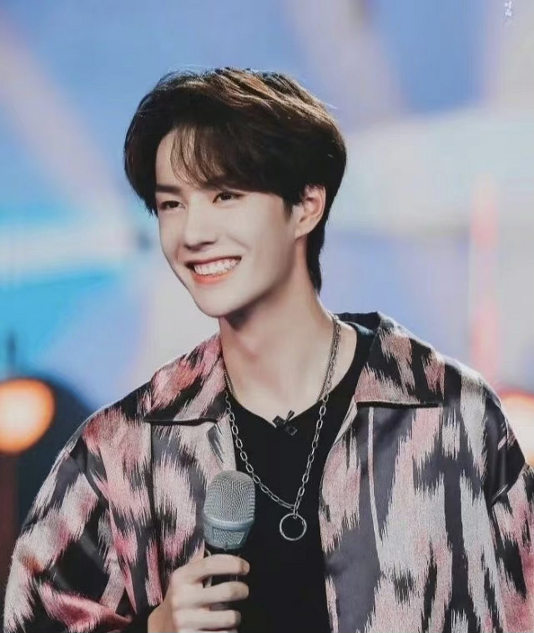 乐华# 发声明旗下艺人王一博深受私生饭的困扰!