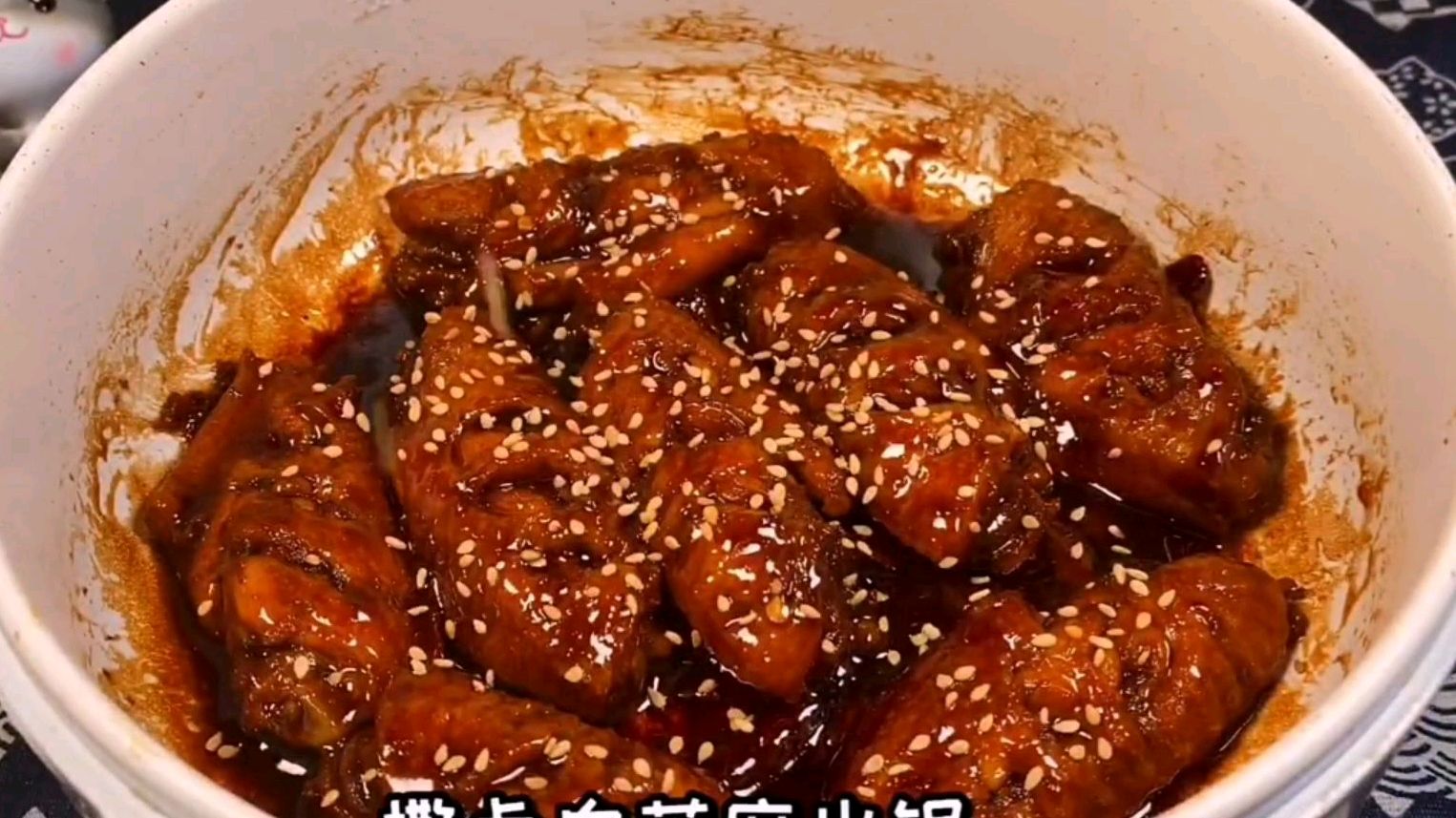 家常菜“红烧鸡翅”味美下饭,做法简单易学!上桌就抢光