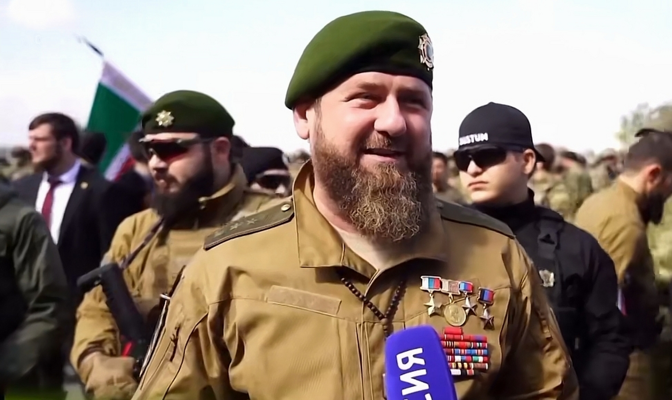 2000年5月,车臣当时的"太子"小卡德罗夫,遭遇一生中最大的险情.