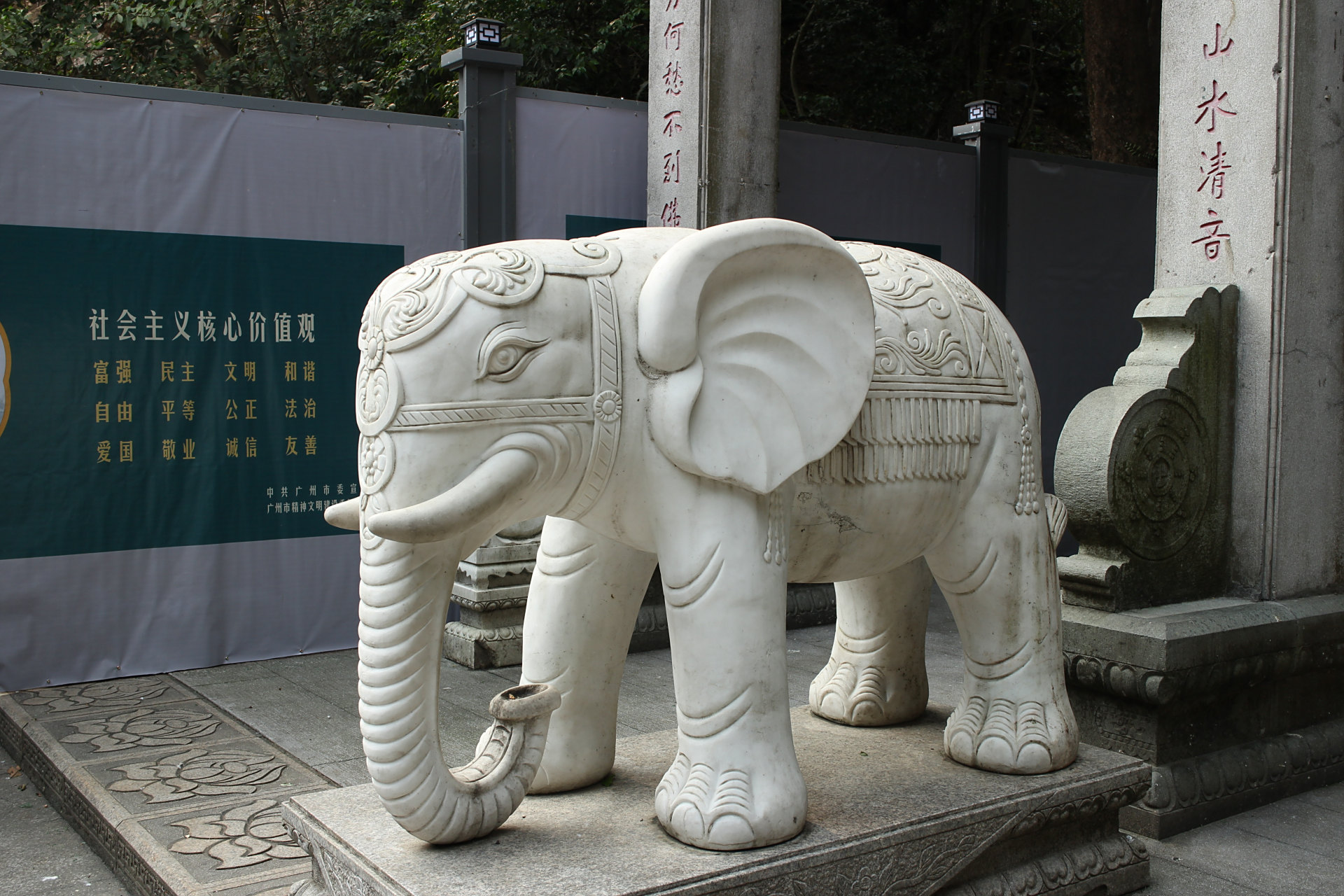 广州白云山上一景——能仁寺        能仁寺为佛教寺院,占地面积为