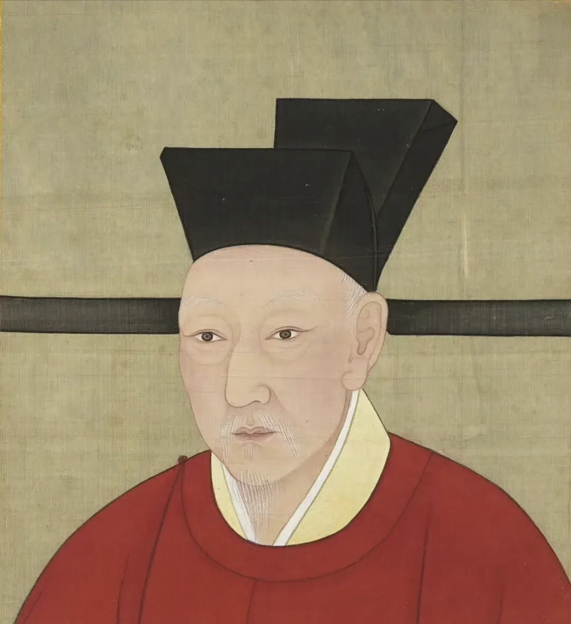 岳飞墓1966年秋被毁,1979年重新修复.