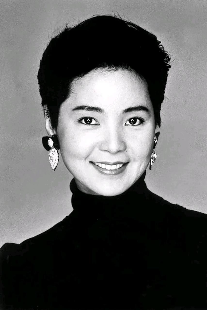 短发的邓丽君和林青霞好像啊