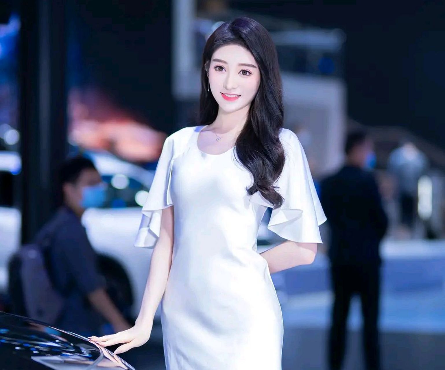 街拍# 优雅的梦娜.梦娜,就有一种优雅高贵的气质.