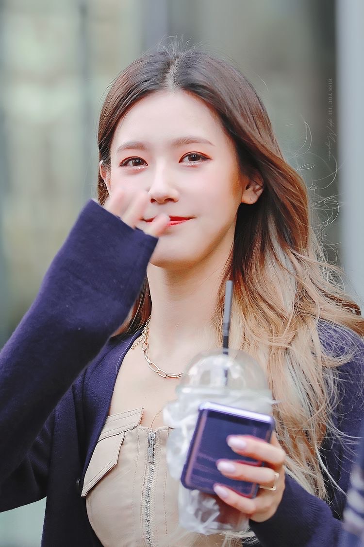 韩国女子组合gi-dle颜值担当曹薇娟清纯白皙惹人怜