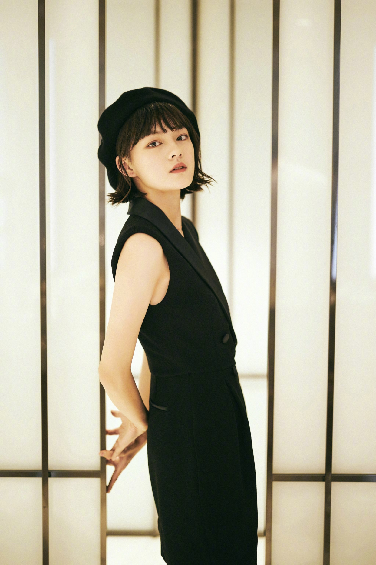 文淇活动造型分享,干练西服,黑色穿搭更加有气质,复古而温柔