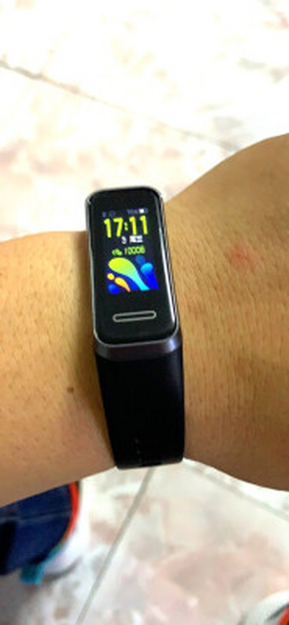 荣耀5对比华为4pro手环,华为手环band 4怎么样开机  华为手环4也还不