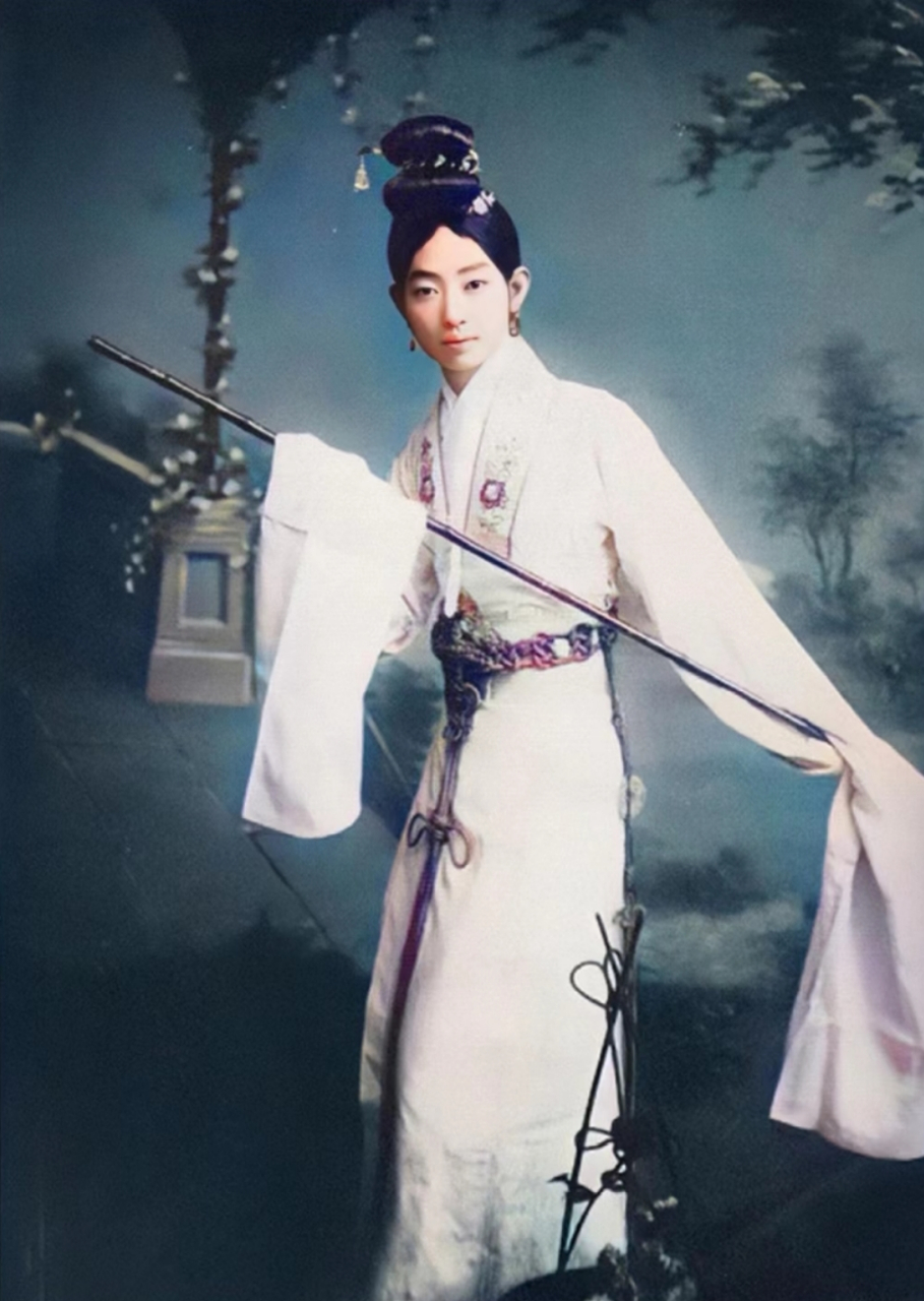 历史老照片,1915年,22岁的京剧大师梅兰芳 ,在京师的吉祥园首秀《嫦娥