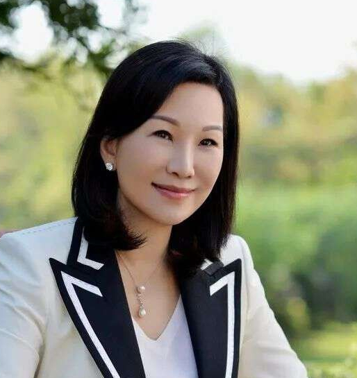 富力长公主李嘉颖和父亲生活形成巨大反差,父亲濒临破产